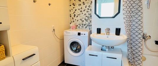 Hochwertig sanierte & möblierte 2-Zimmer-Wohnung mit atemberaubender Aussicht - Foto 1