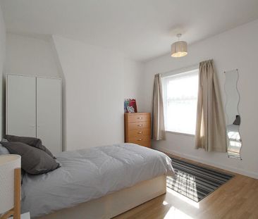 3 bedroom end of terrace house to rent - Photo 4