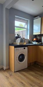 Studio To Let - Photo 3