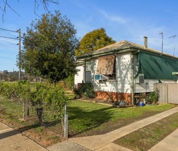 Neat & Tidy Close to Shops - Photo 1