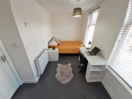 5 Bed Terraced House, Langton Road, L15 - Photo 5