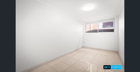 MODERN TWO BEDROOM FLAT - Photo 3