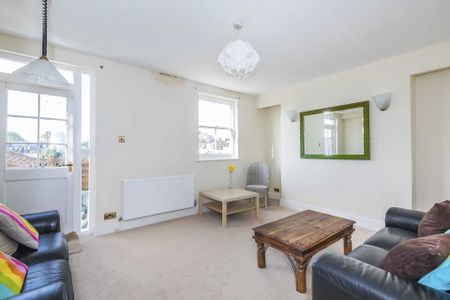 £2,650 pcm - Available 22/02/2026 - Part Furnished - Photo 2