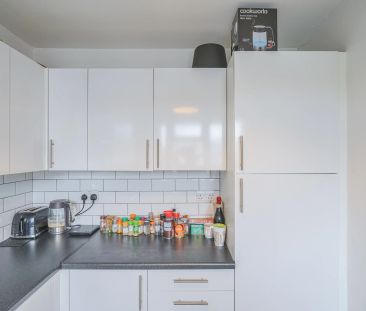 Wick Road – Room 4 - Photo 3