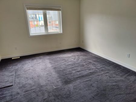 For Lease - 3373 Eglinton Avenue, Mississauga, Ontario - Photo 2