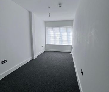 6 Bed Semi-Detached House, Mount Drive, HA2 - Photo 6