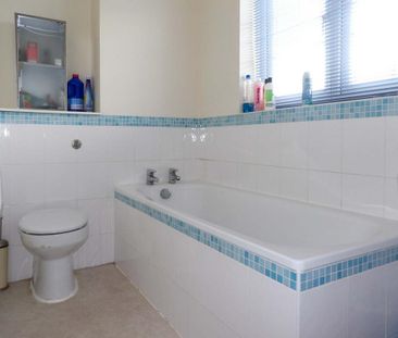 3 bedroom terraced house to rent - Photo 6