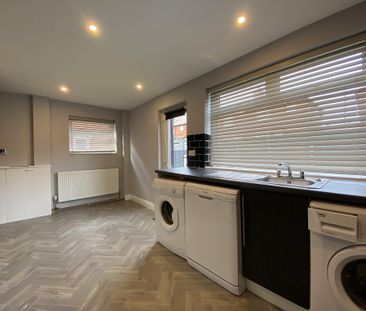 3 bedroom semi-detached house to rent - Photo 4