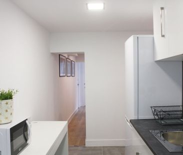 Wonderful room in Sol - Photo 3