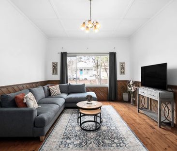 Charming Family Home with Spacious Backyard - Photo 2