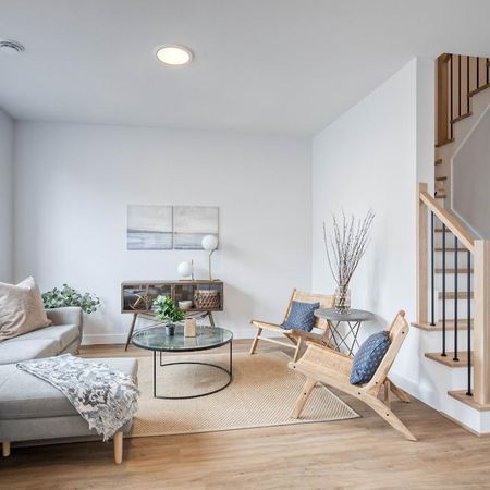 1 MOIS GRATUIT ! Grand 5 1/2 sur 2 étages, LIBRE - Condo / appartement / logement à louer La Présentation - Photo 3