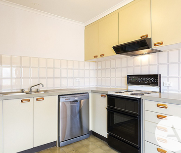 27 Rowe Pl, Phillip ACT 2606 - Townhouse For Rent | Domain - Photo 5