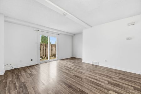 For Lease - 8136 Coventry Road Unit# 21, Niagara Falls, Ontario - Photo 4