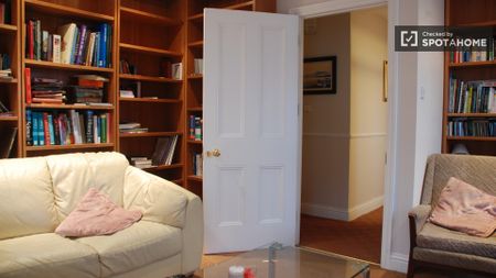 Decorated room in shared apartment in Drumcondra, Dublin - Photo 4