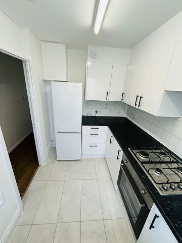 Room in a Shared Flat, Barrett House, NW6 - Photo 5