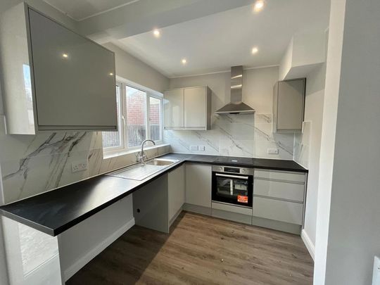 3 bedroom semi-detached house to rent - Photo 1
