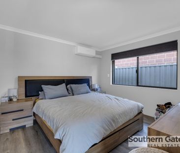 Modern Family Home - Photo 6