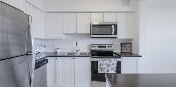 North Shore Towers - Photo 2