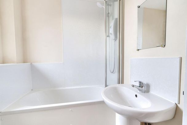 2 bedroom terraced house to rent - Photo 1