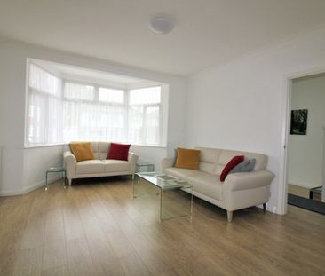 3 bed Semi-detached in Gloucester Gardens , Cockfosters, EN4 0QP - Photo 2