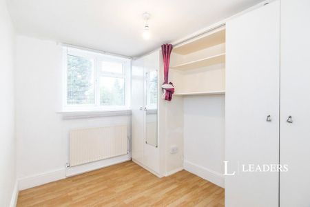 1 bedroom in a house share to rent - Photo 2