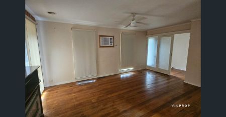 Spacious Family Home - 6 Month Lease Only - Photo 5