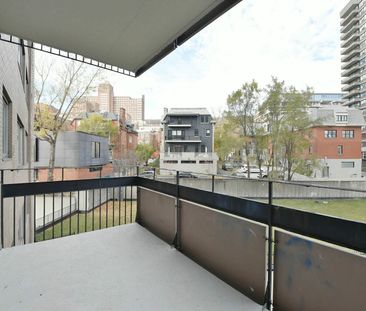 3555 Cote-des-Neiges Road, Montréal, QC - Photo 2