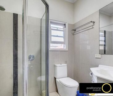 Extra Large Air Conditioned Bedroom | Rent includes Electricity, Wi... - Photo 5