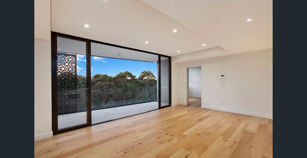 Modern One Bedroom Apartment In Prime Location - Photo 1