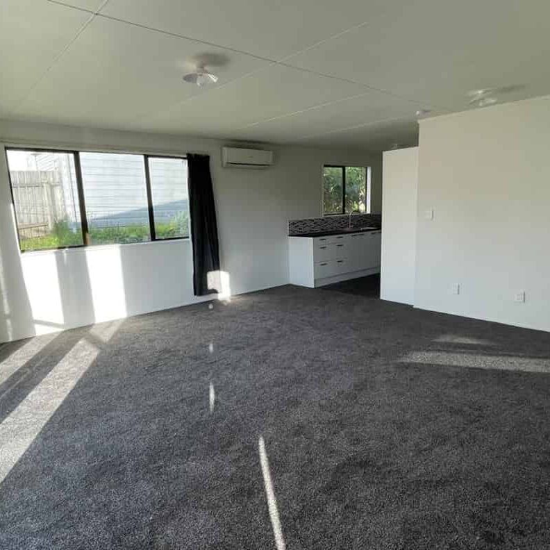 Safe Family living - 3 Bedrooms + LARGE Garage - Photo 1