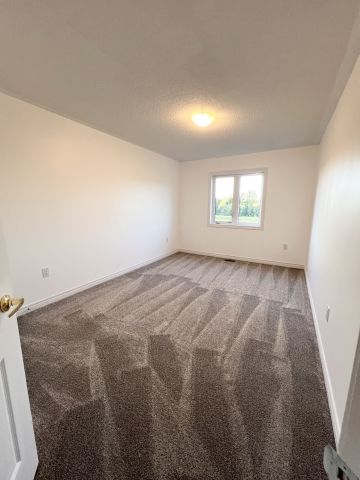 For Lease - 12 Mandley Street, Essa, Ontario - Photo 5