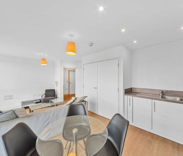 1 Bed Flat, Marner Point, E3 - Photo 1