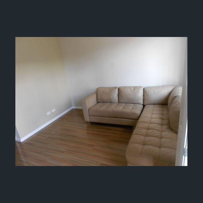 Townhouse in a great location of Broadmeadows. - Photo 1