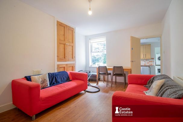 4 bedroom terraced house to rent - Photo 1