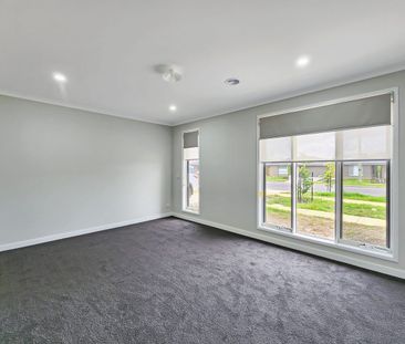 Quality Family Home - Club Armstrong Included! - Photo 4