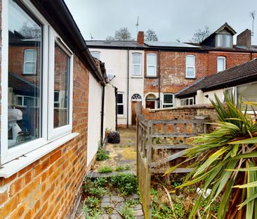 Three Bedroom House Share - Boultham Ave - Photo 3