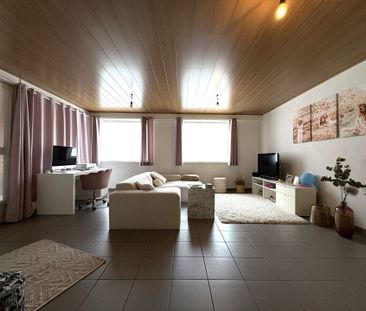 Ruim appartement met 4 slaapkamers en overdekte autostaanplaats - Foto 2