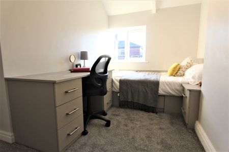 5 STANMORE GROVE Leeds - LS4 2RJ - Photo 5