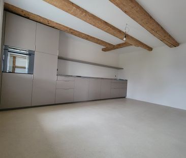 Neubau - Charmante Wohnung mit Sichtbalken und grossem Turmbalkon! - Foto 1