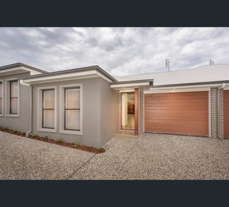 2/7 Cardamon Crescent, Glenvale, Qld 4350 - Photo 3