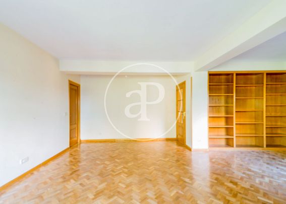 Flat for rent in Plaza Juan Antonio Suanzes. - Photo 1