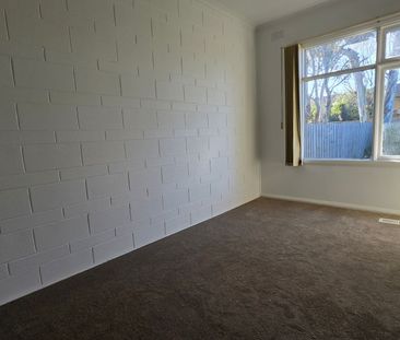 Spacious 3-Bed Home with Large Backyard - Photo 5