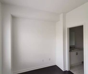 For Lease - 209 Harding Park Street, Newmarket, Ontario - Photo 3