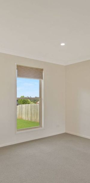 IMMACULATE THREE-BEDROOM HOME - Photo 1