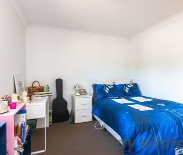 Charming Apartment, Conveniently Located - Photo 5