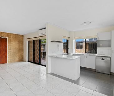 Light-Filled Apartment in a Convenient Surfers Paradise Location - Photo 5