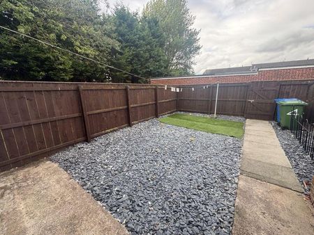 3 bedroom terraced house to rent - Photo 5