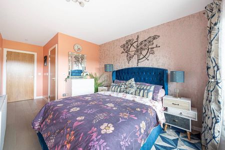 3 bedroom flat to rent - Photo 4