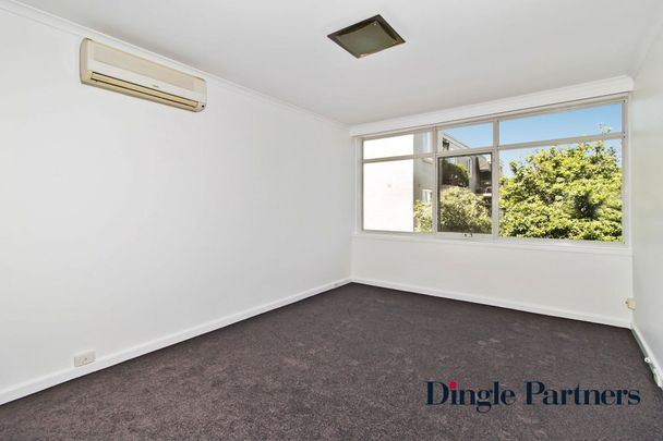 Light-Filled Apartment in Prime South Yarra Location - Photo 1