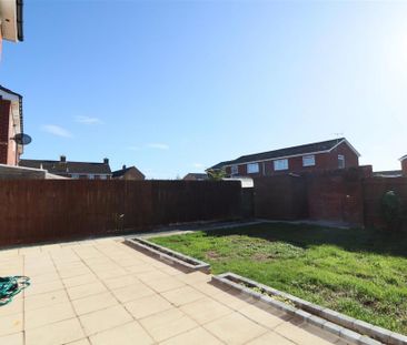 4 bedroom semi-detached house to rent - Photo 5